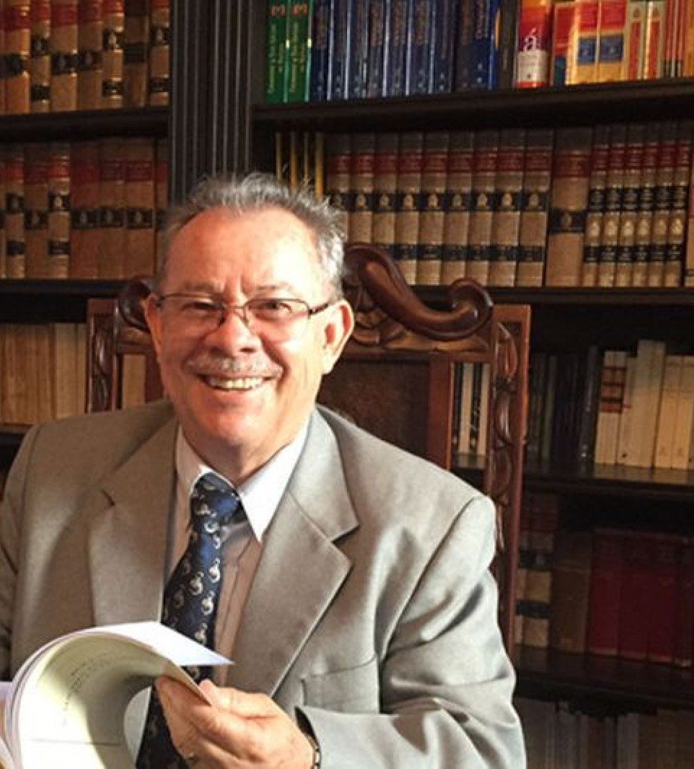 Víctor Manuel Sánchez Corrales, miembro de la Academia Costarricense de la Lengua