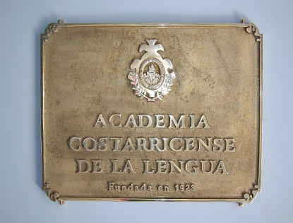 Placa en bronce, del vestíbulo de la Academia Costarricense de la Lengua (foto: ACL)