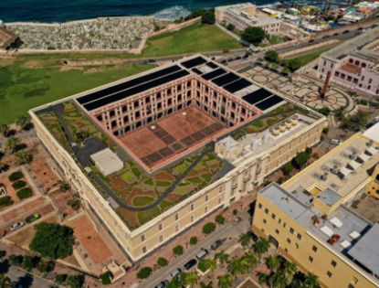Foto aérea del Cuartel de Ballajá, sede de la Academia Puertorriqueña de la Lengua Española (Foto: Javier Olmeda)