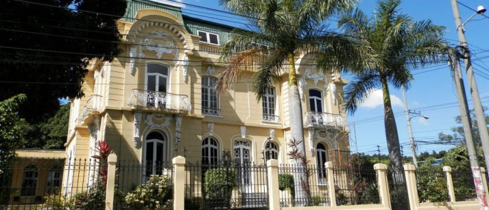 Sede de la Academia Salvadoreña de la Lengua. Foto: Panoramio.