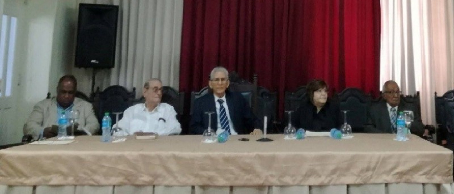 Homenaje al poeta Lupo Hernández en la Academia Dominicana de la Lengua. Foto: Almomento.net.