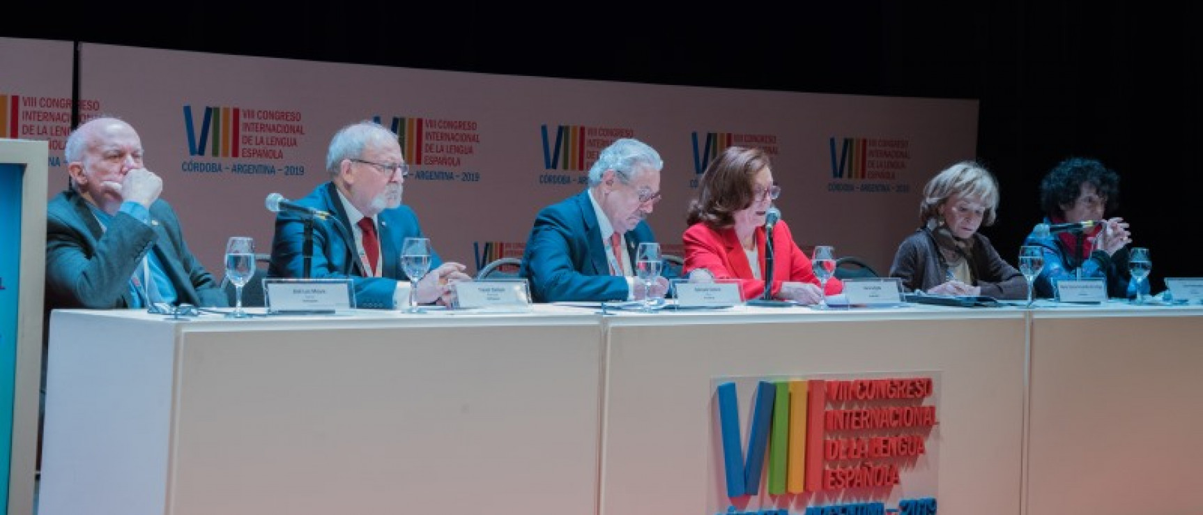 Gonzalo Celorio, director de la Academia Mexicana de la Lengua Española, ha presidido la mesa.