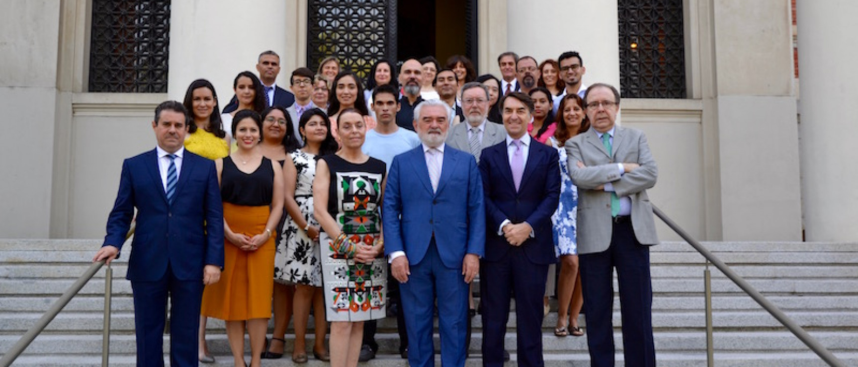 Foto de familia, en la RAE, tras la clausura del curso 2015-2016.