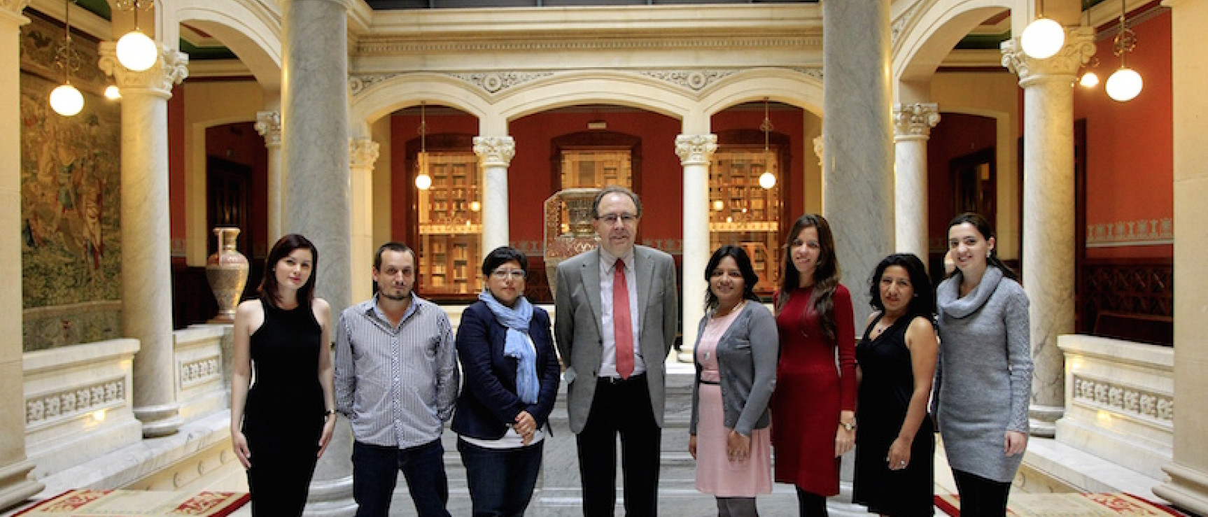 Pedro Álvarez de Miranda con los alumnos de la Escuela.