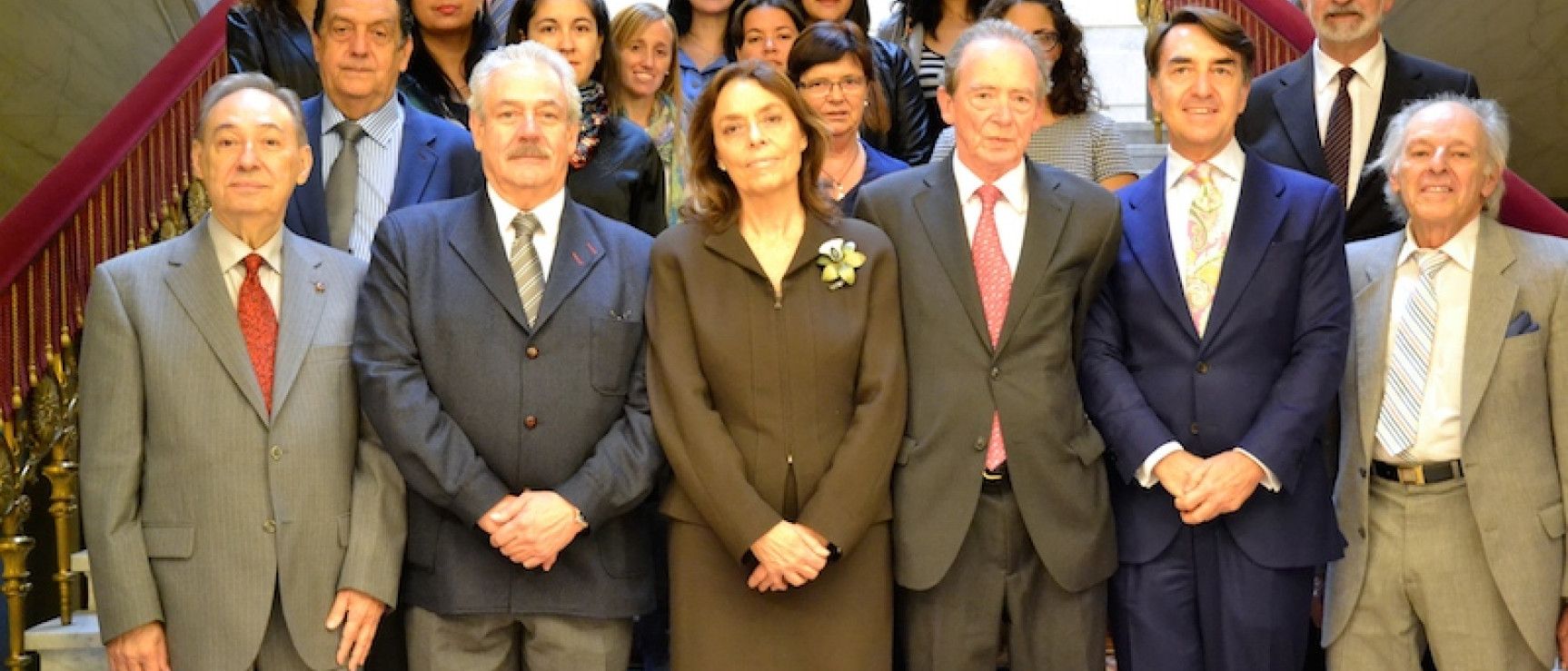 Foto de familia en la sede de la RAE.