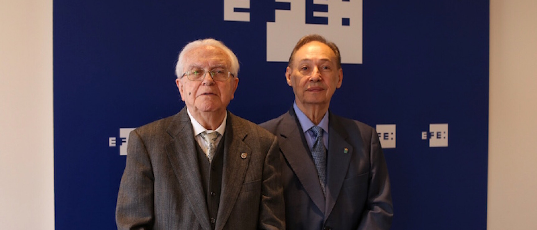 Gregorio Salvador y Humberto López Morales antes del acto de homenaje. Foto: EFE.