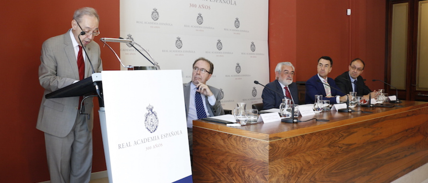 Humberto López Morales durante su conferencia.