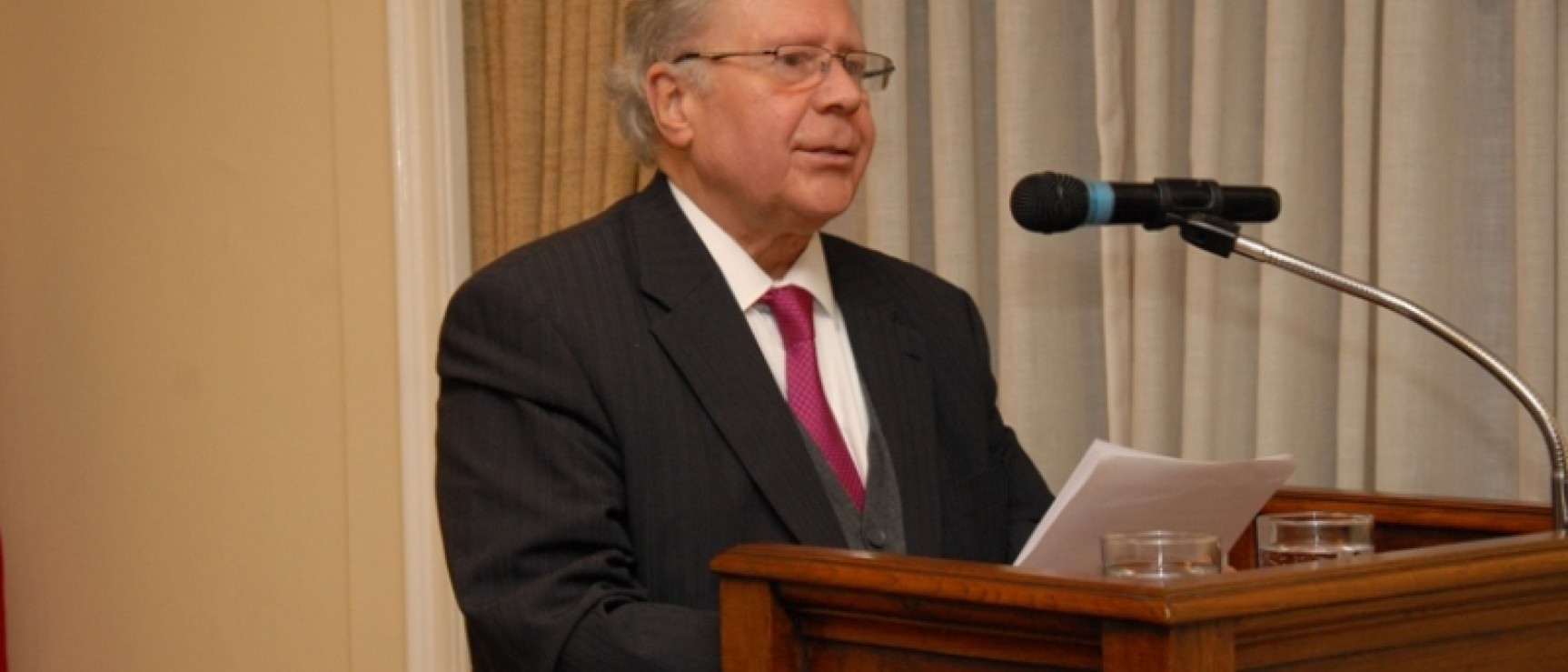 José Luis Samaniego Aldazábal, secretario de la Academia Chilena de la Lengua.