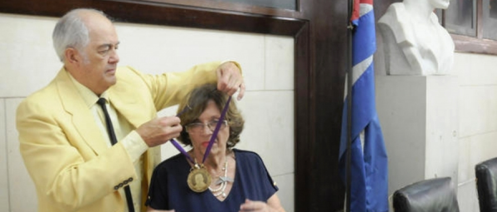 Nuria Gregori recibe el Premio José Vasconcelos. Foto: AIN FOTO / Abel Padrón Padilla.