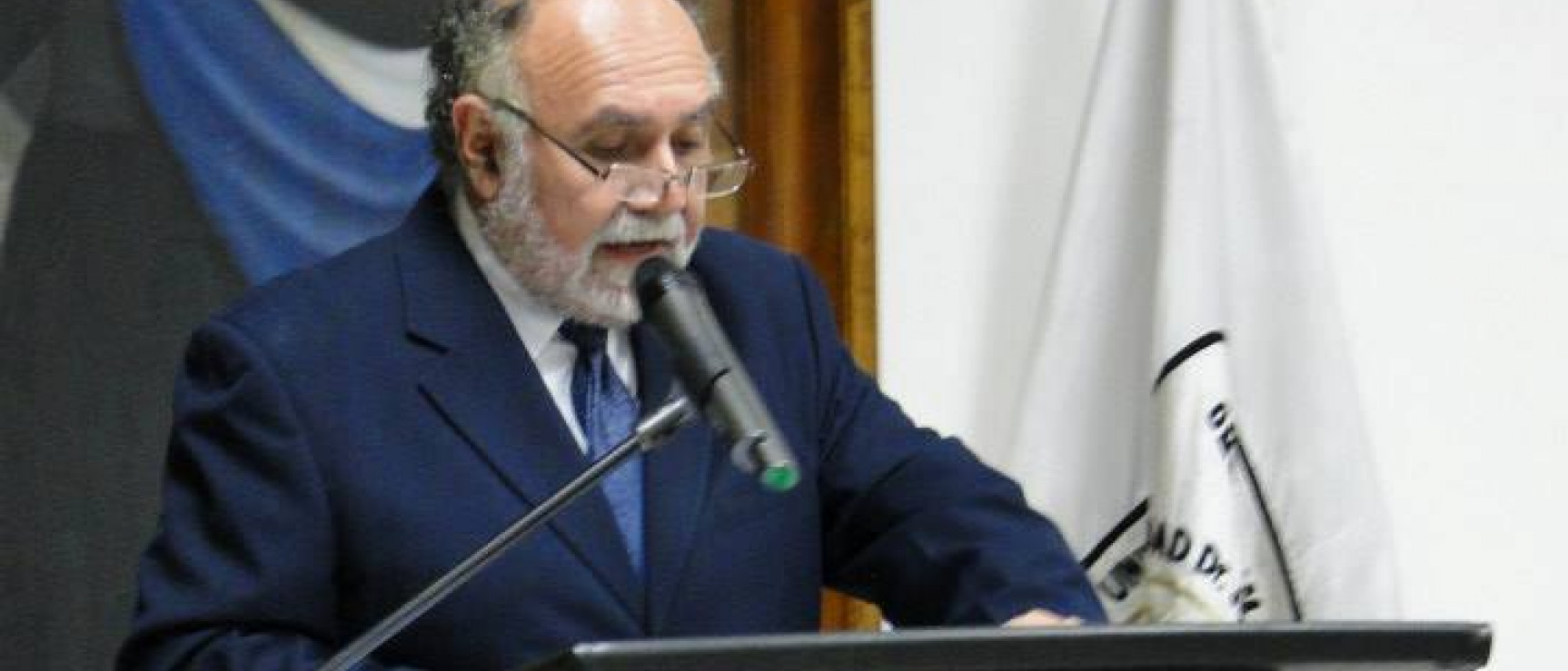 Germán Cáceres, prosecretario de la Academia Salvadoreña de la Lengua (foto: Universidad Dr. José Matías Delgado)