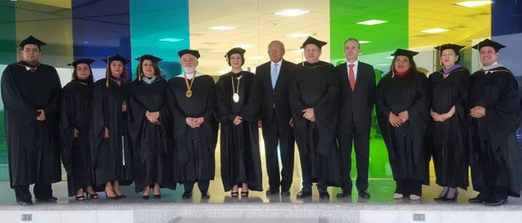 Darío Villanueva investido doctor «honoris causa» por la Universidad Nacional Autónoma de Honduras.