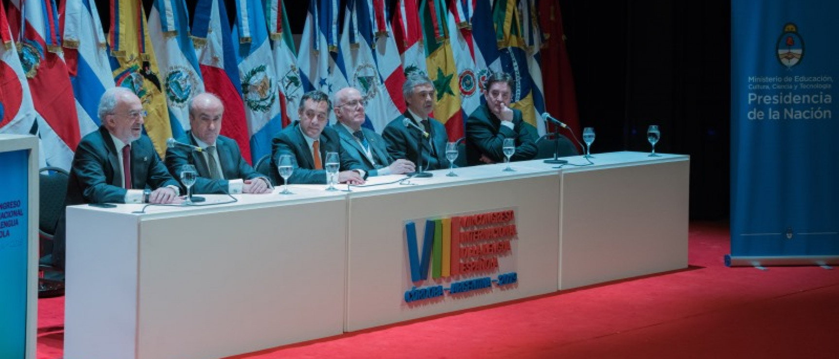 Mesa de autoridades en la entrega de los Premiso ASALE al fomento de la lectura.