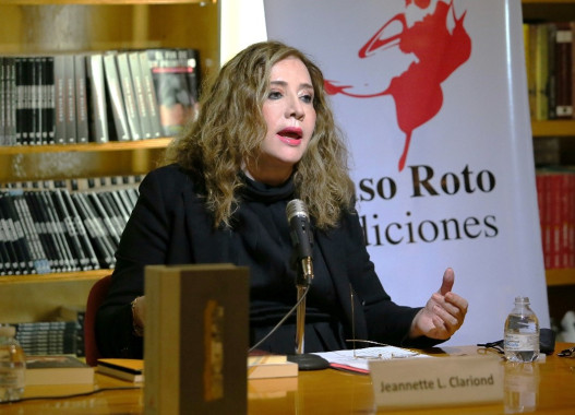 Jeanette Lozano, miembro de la ANLE.