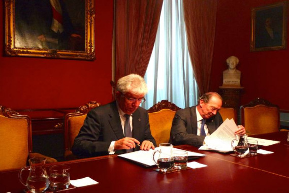 José Ángel Hermida Alonso, rector de la ULE, y José Manuel Blecua, director de la RAE.