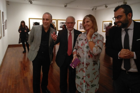 El académico José María Merino con el resto de autoridades.