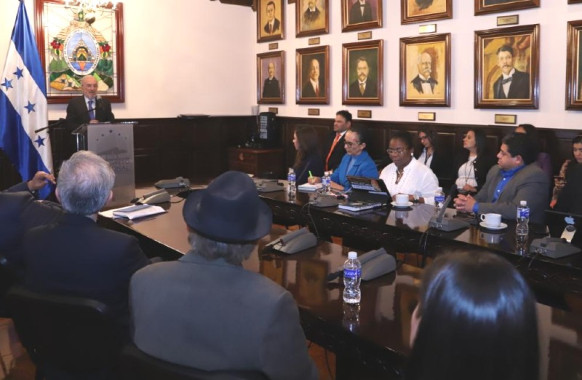 Muñoz Machado en el Congreso Nacional de Honduras (foto: AHL)