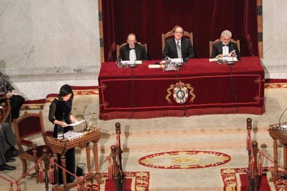 Lectura del discurso de ingreso de Inés Fernández-Ordóñez.