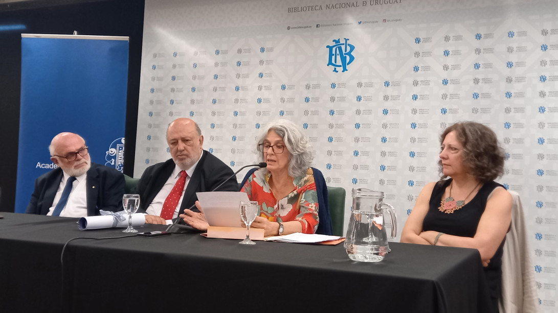 Ingreso de Carina Blixen como miembro de número de la Academia Nacional de Letras de Uruguay.