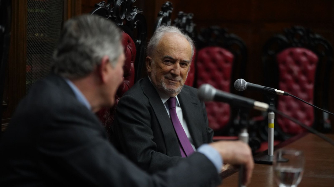 La Academia Argentina de Letras, la Academia Nacional de Derecho y Ciencias Sociales de Buenos Aires y la Academia Nacional de Ciencias Morales y Políticas reciben al director de la RAE 