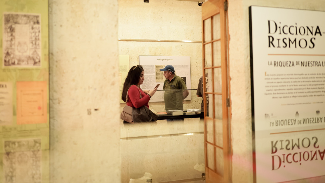 Exposición «Diccionarismos. La riqueza de nuestra lengua», en la Biblioteca Mario Vargas Llosa de Arequipa, Perú