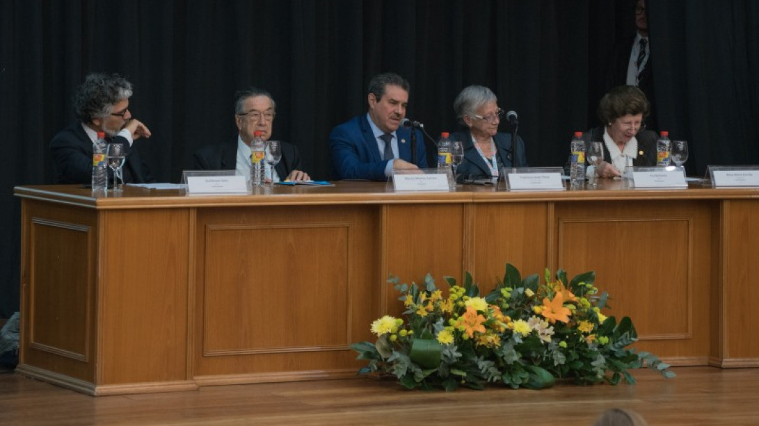Los representantes de las academias de la lengua hablan del futuro.