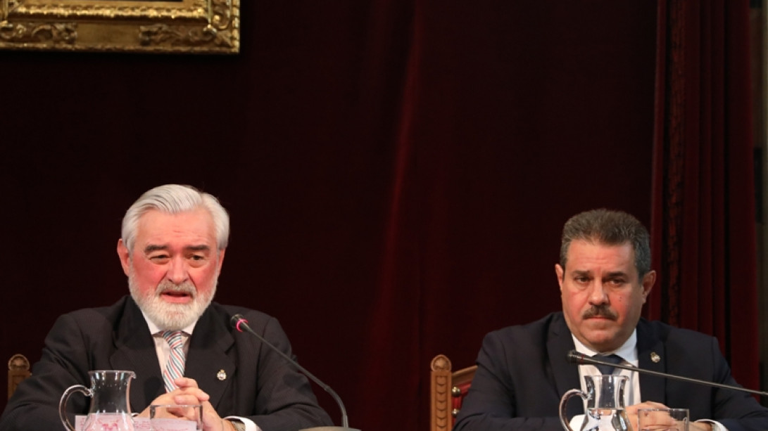 Francisco Javier Pérez (derecha) ha hecho un recorrido por la historia de la ASALE.