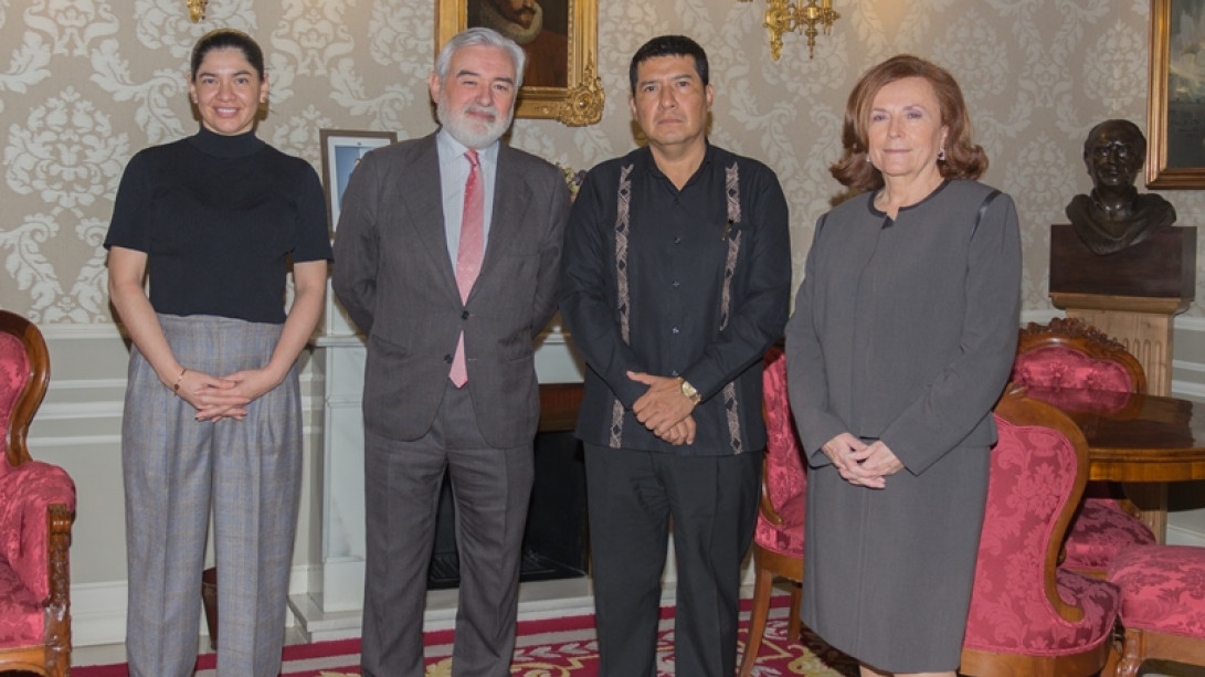 Encuentro con el embjador de Nicaragua, Carlos Antonio Midence.