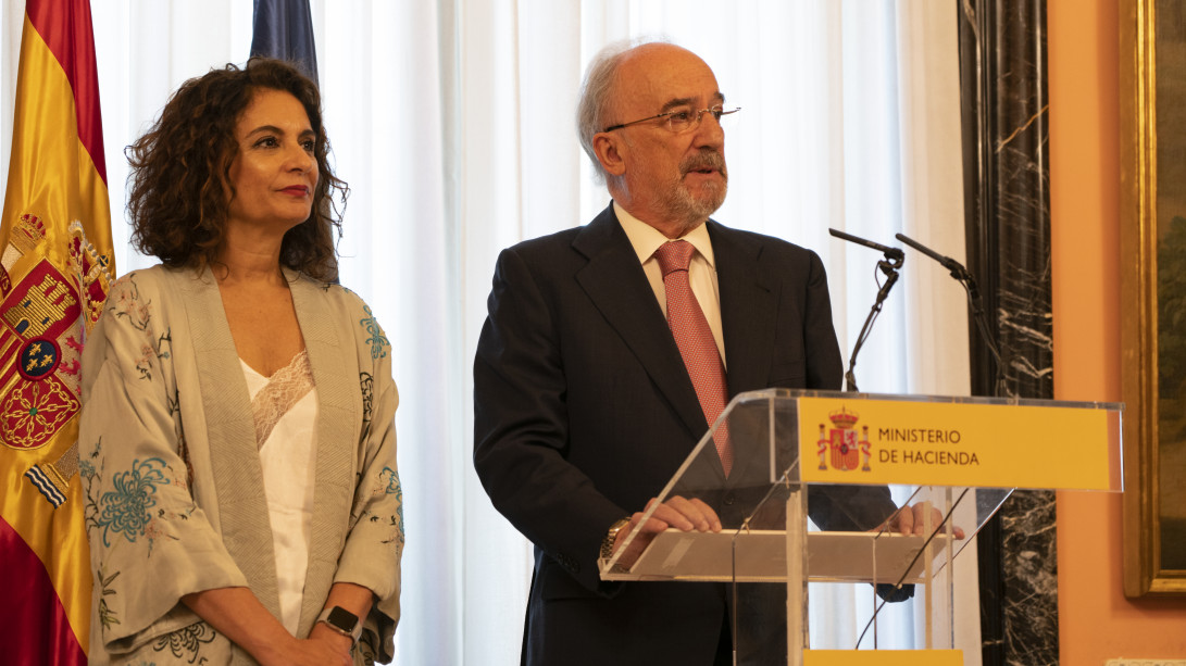 La ministra María Jesús Montero y el director de la RAE Santiago Muñoz Machado