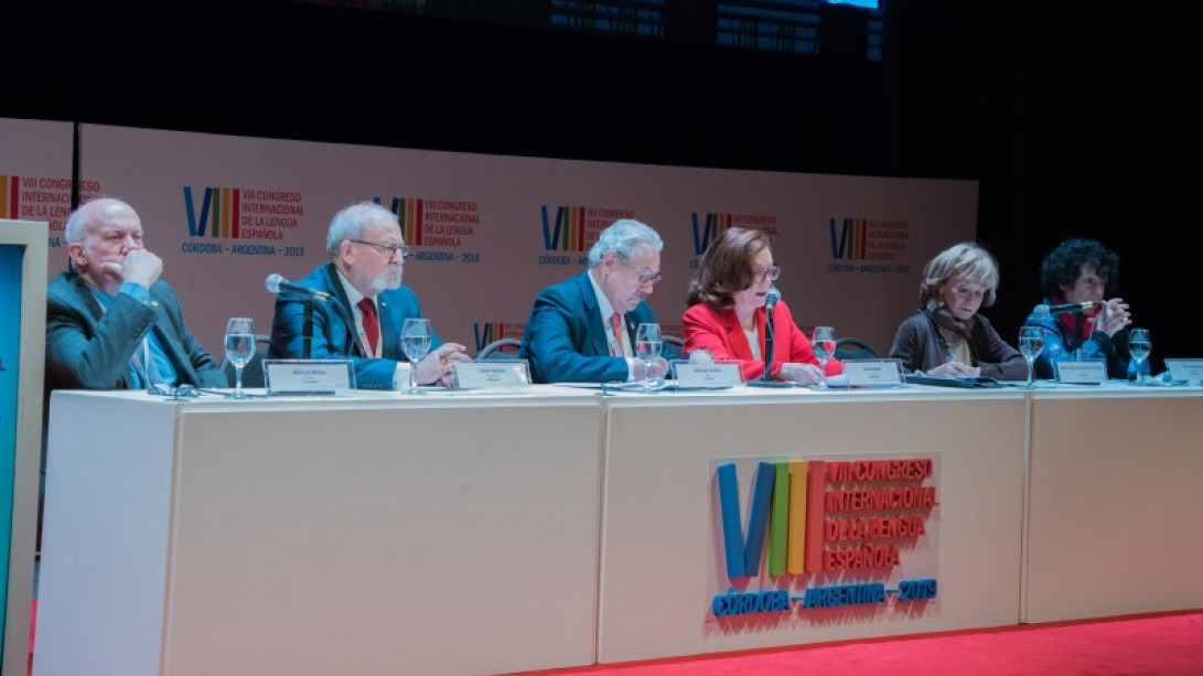 Gonzalo Celorio, director de la Academia Mexicana de la Lengua Española, ha presidido la mesa.