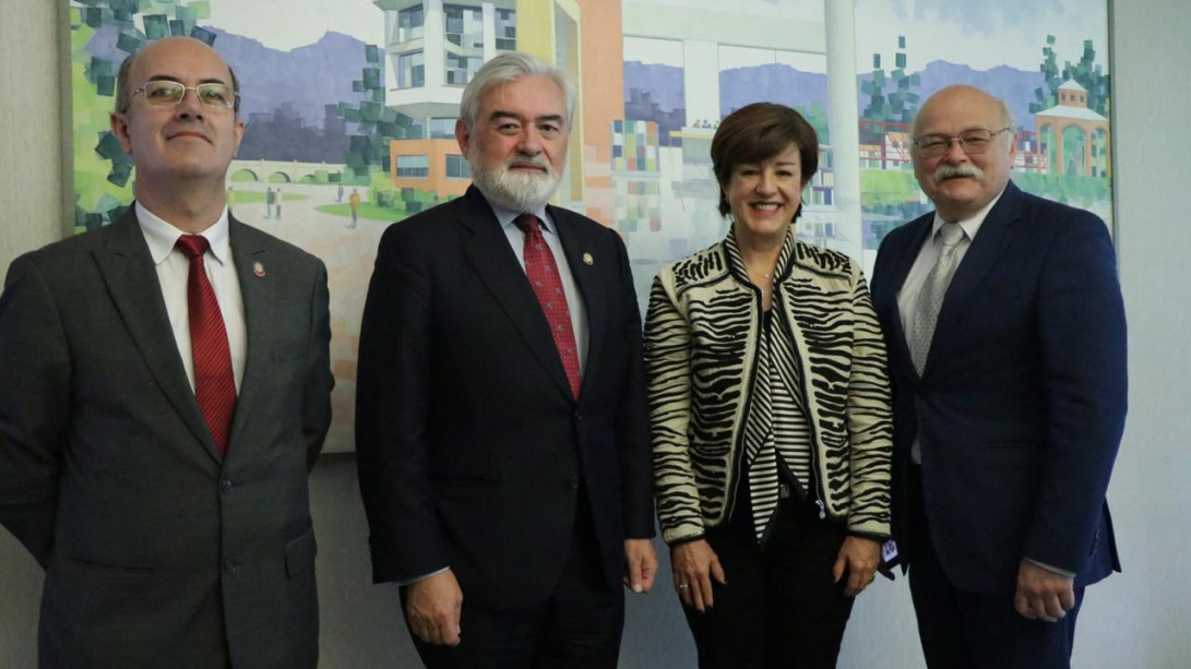 De izquierda a derecha: Juan Carlos Vergara, Darío Villanueva, Liliana Ospina y Bogdan Piotrowski.