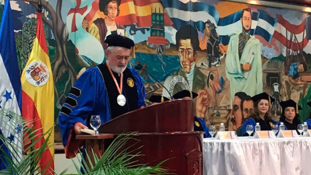 Darío Villanueva ha pronunciado la conferencia magistral «El arte de leer».