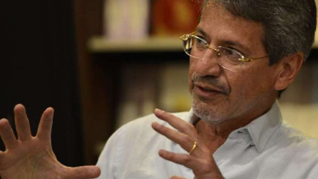 Raúl Vallejo, ganador del Premio RAE 2018. © El Telégrafo.