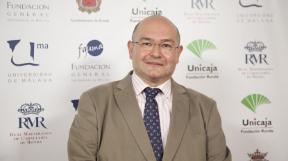 Antonio Garrido Moraga, miembro de número de la Academia Norteamericana de la Lengua Española.