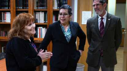 Los miembros de la Comisión Permanente visitan el Centro de Estudios.