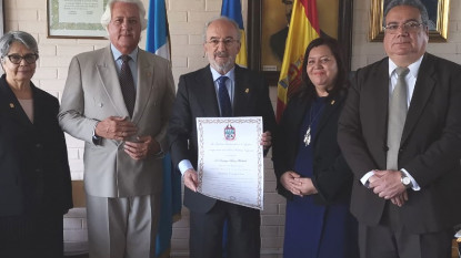 El director de la RAE, miembro correspondiente de la AGL. En la imagen: Julia Guillermina Herrera (subdirectora), Dieter Lehnhoff (vocal), Raquel Montenegro (directora) y Gustavo García Fong (secretario). Foto: AGL.