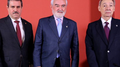 En la Sala Cuervo. De izquierda a derecha: Francisco Javier Pérez, Darío Villanueva y Humberto López Morales.