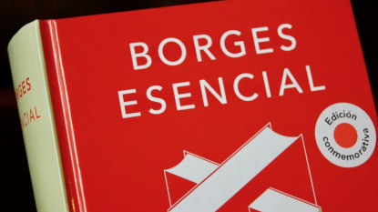 Detalle de la cubierta de «Borges esencial».