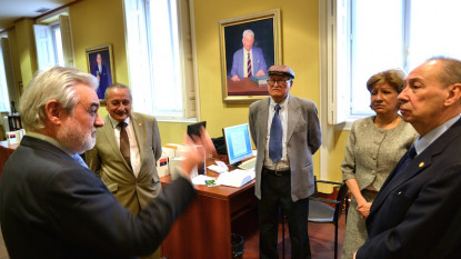 El director de la RAE con los miembros de la Comisión Permanente.