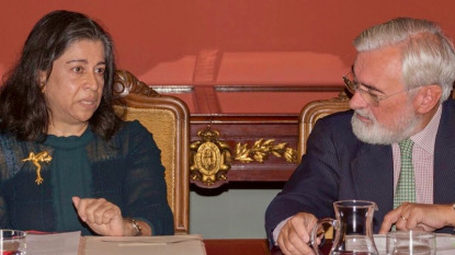 Carmen Millán y Darío Villanueva durante la firma del convenio.