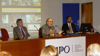 La Academia Nacional de Letras de Uruguay distingue a la Librería Linardi y Risso.