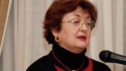 María Eugenia Góngora durante la lectura de su discurso de incorporación a la Academia Chilena.