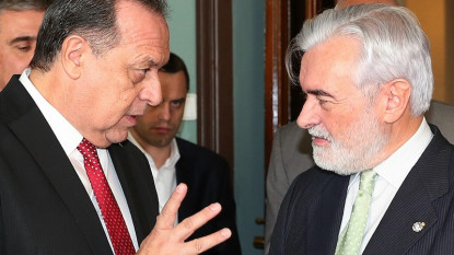 Gustavo Santos, ministro de Turismo de Argentina, y Darío Villanueva, director de la RAE.