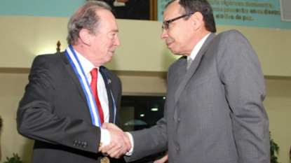 La RAE, condecorada en Nicaragua.