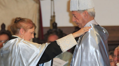 Mario Vargas Llosa, doctor «honoris causa» por la Universidad de Salamanca.