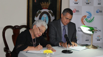 Firma del convenio entre la Academia Panameña de la Lengua y el SERTV.
