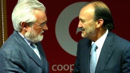 El director de la RAE y el secretario de Estado tras la firma del convenio.