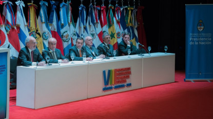 Mesa de autoridades en la entrega de los Premiso ASALE al fomento de la lectura.