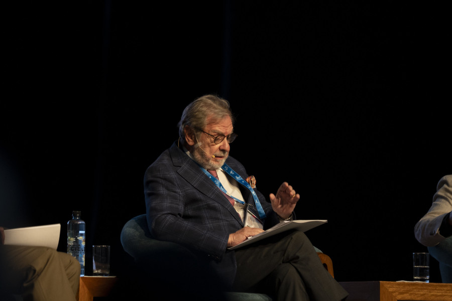 El académico Juan Luis Cebrián